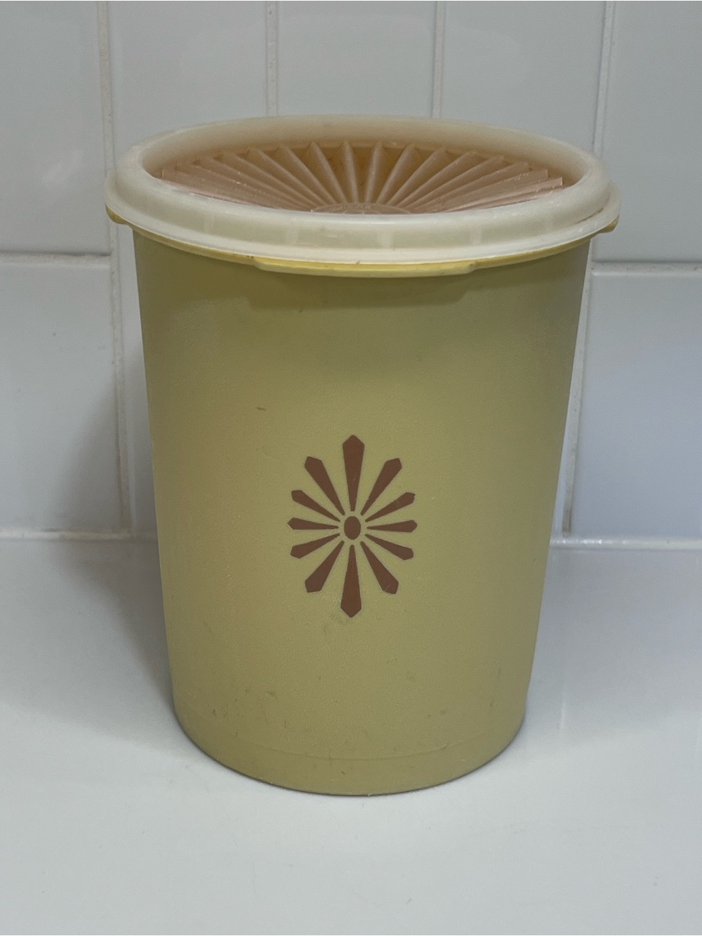 Vintage Tupperware Canister Servalier Yellow 811-6 Starburst Lid 812 Storage 6"
